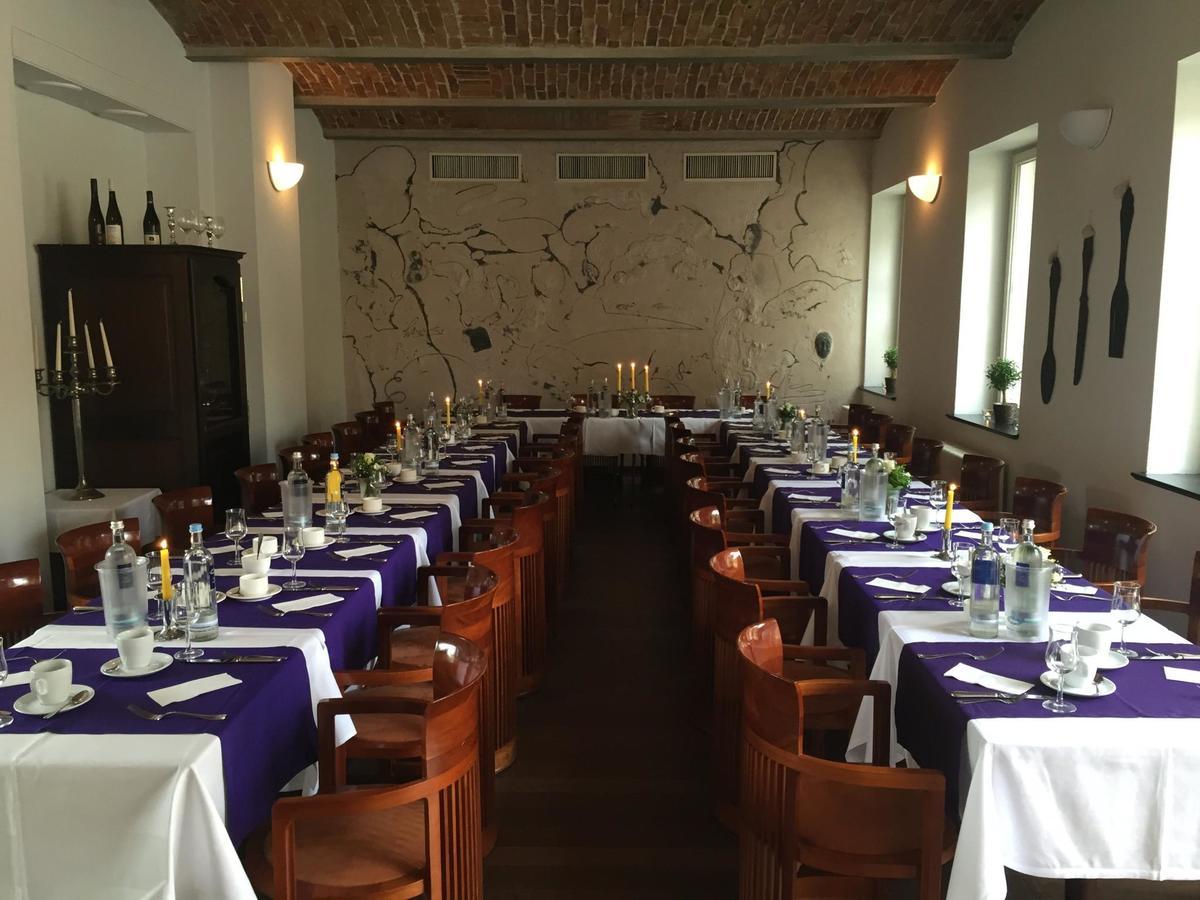 Hotel Vierseithof Luckenwalde Esterno foto
