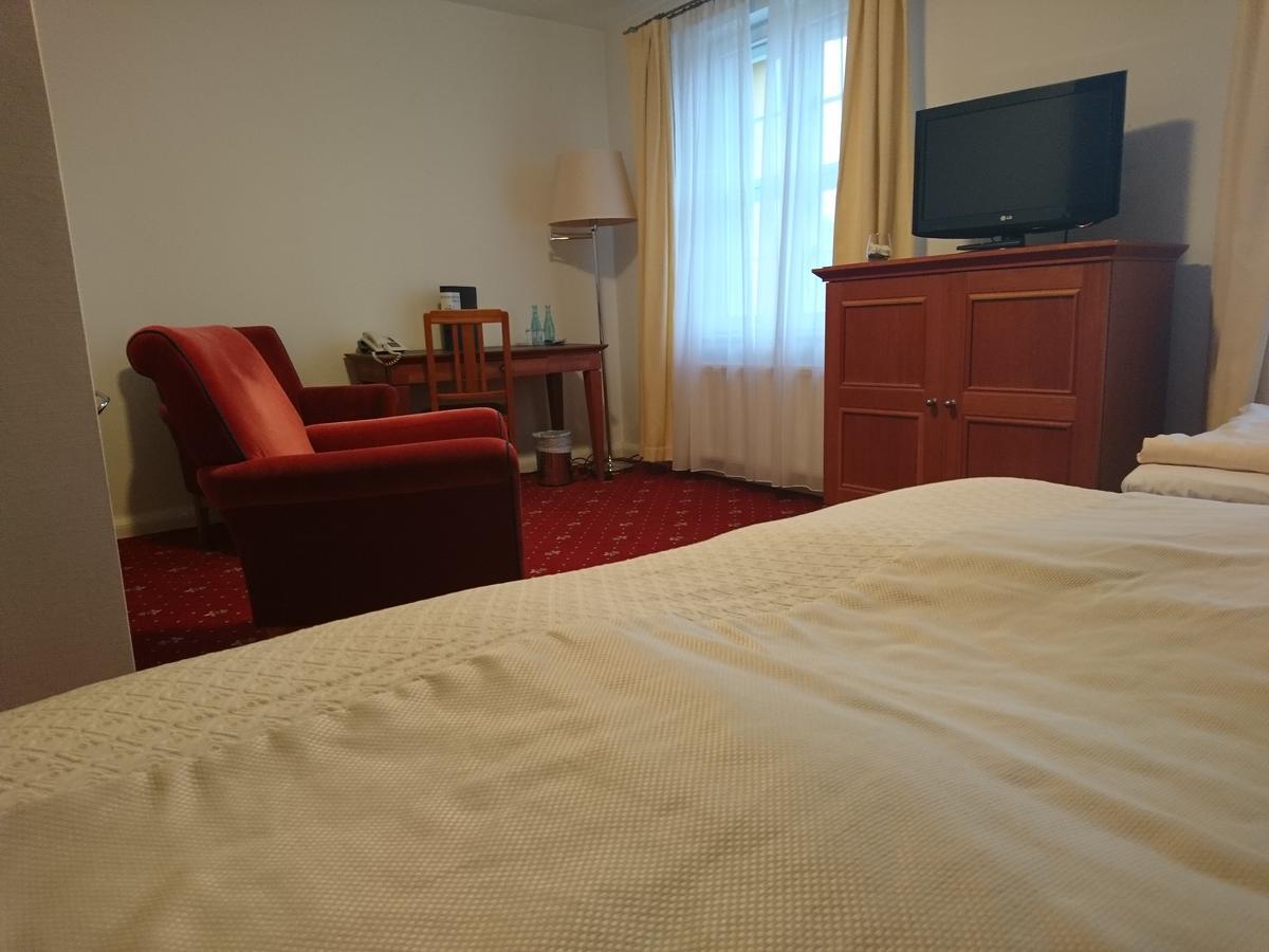 Hotel Vierseithof Luckenwalde Esterno foto