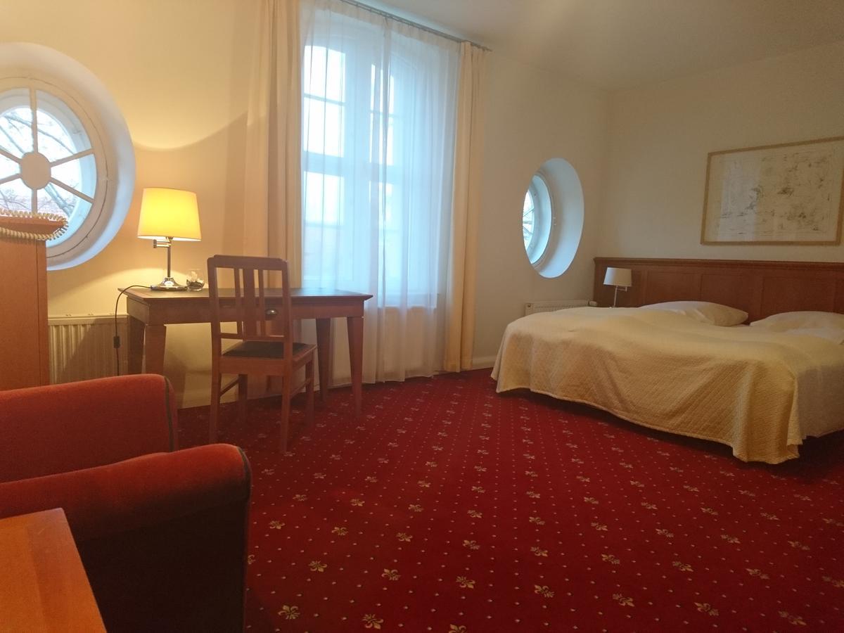 Hotel Vierseithof Luckenwalde Esterno foto