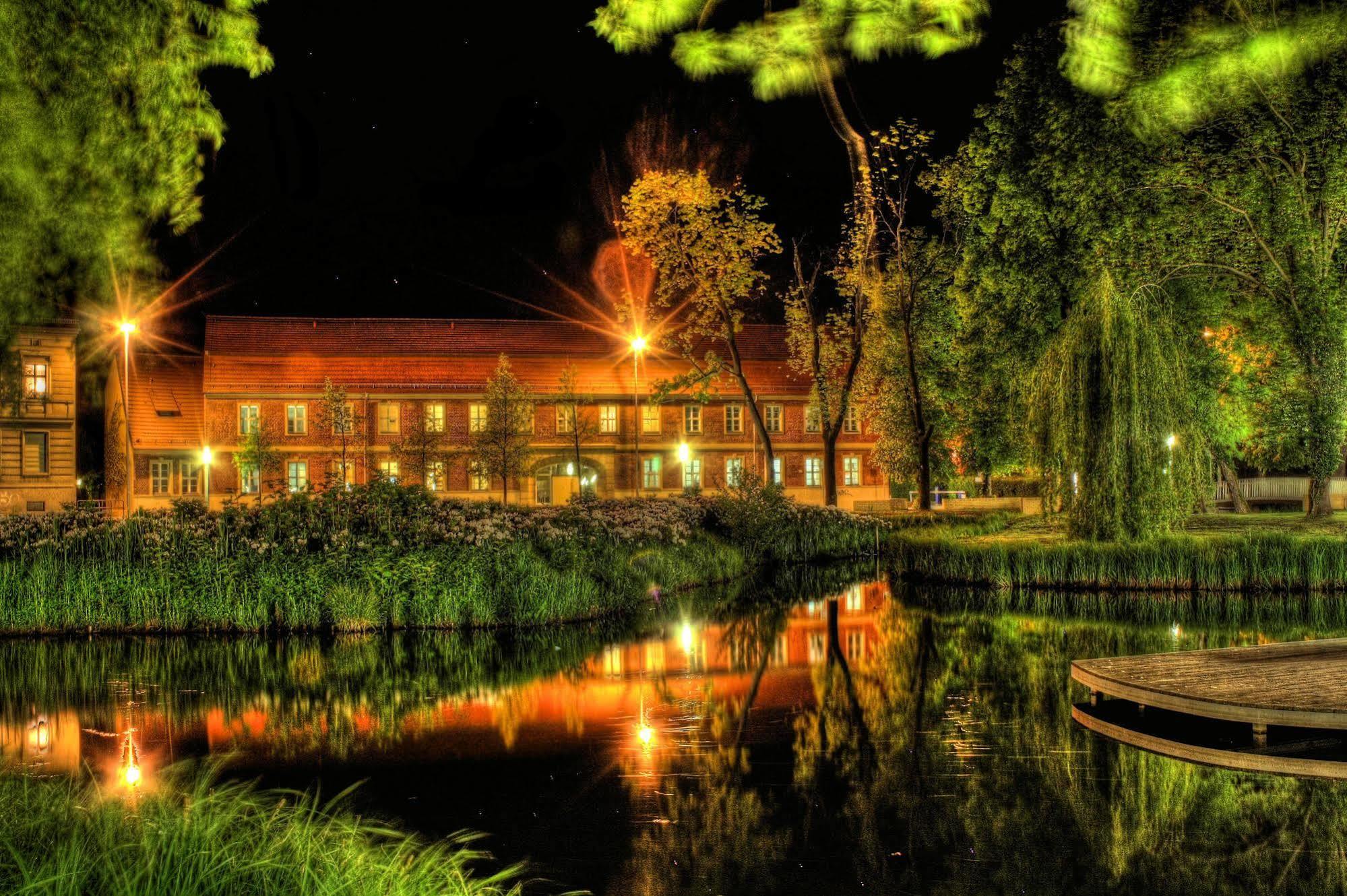 Hotel Vierseithof Luckenwalde Esterno foto