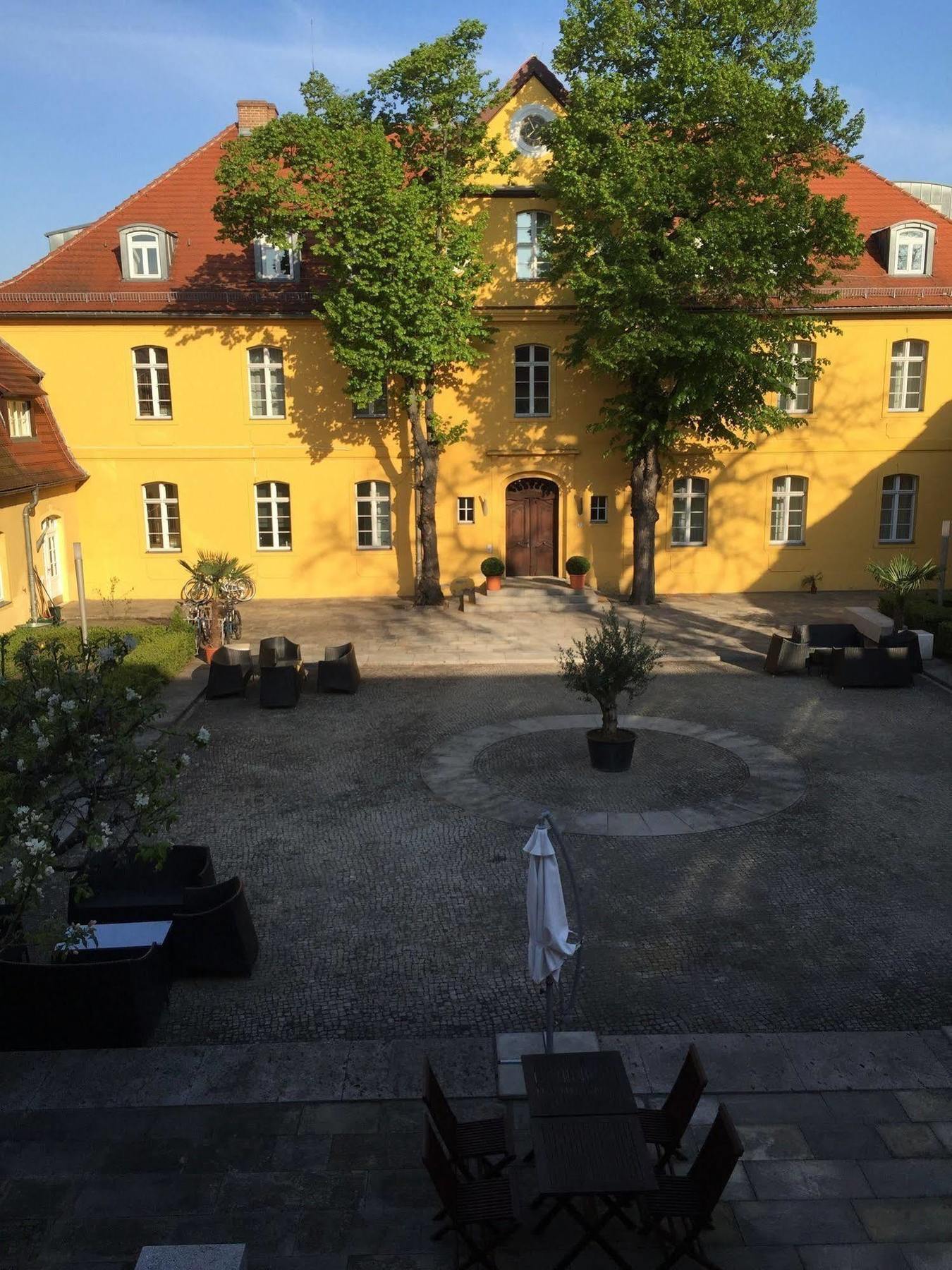 Hotel Vierseithof Luckenwalde Esterno foto