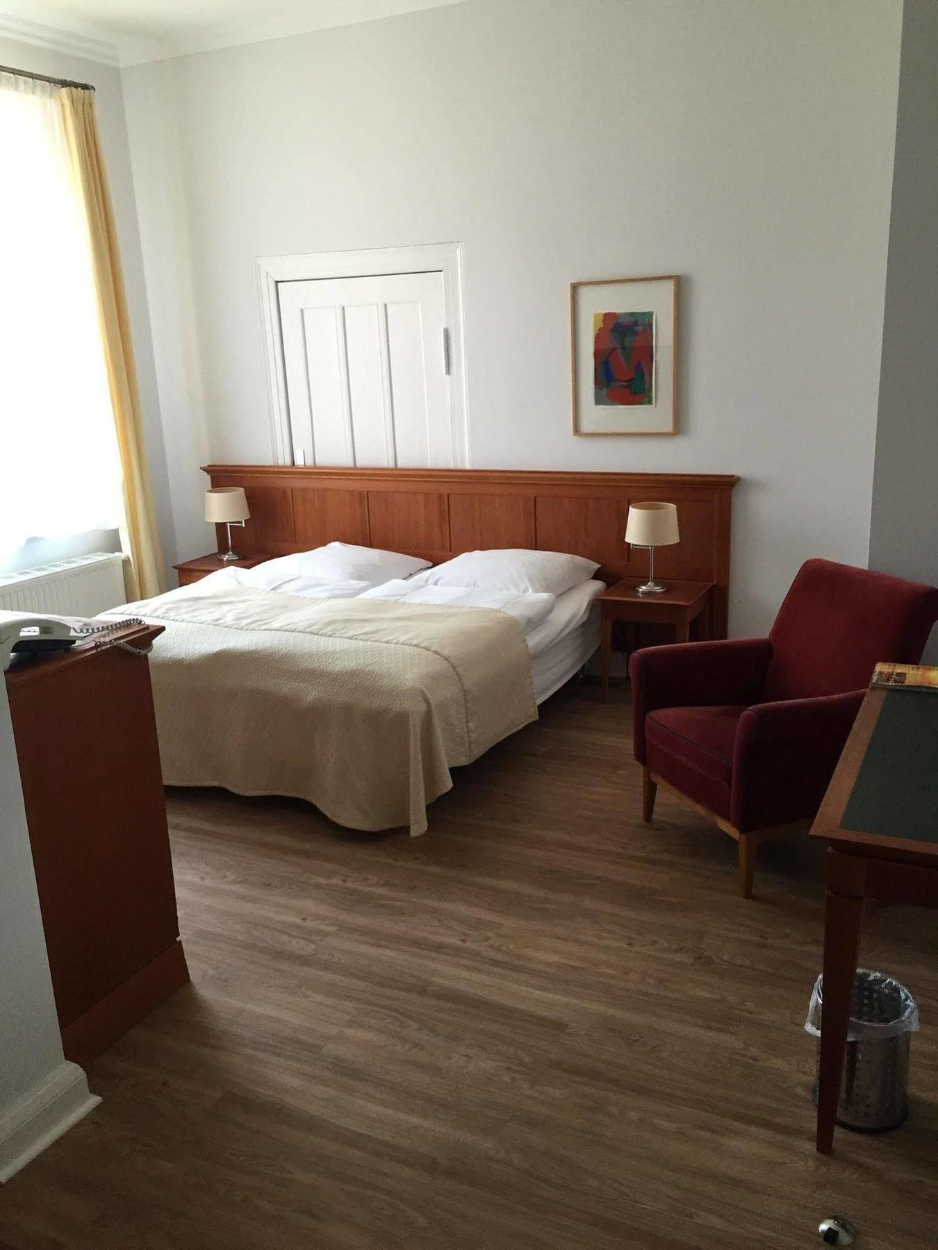 Hotel Vierseithof Luckenwalde Esterno foto