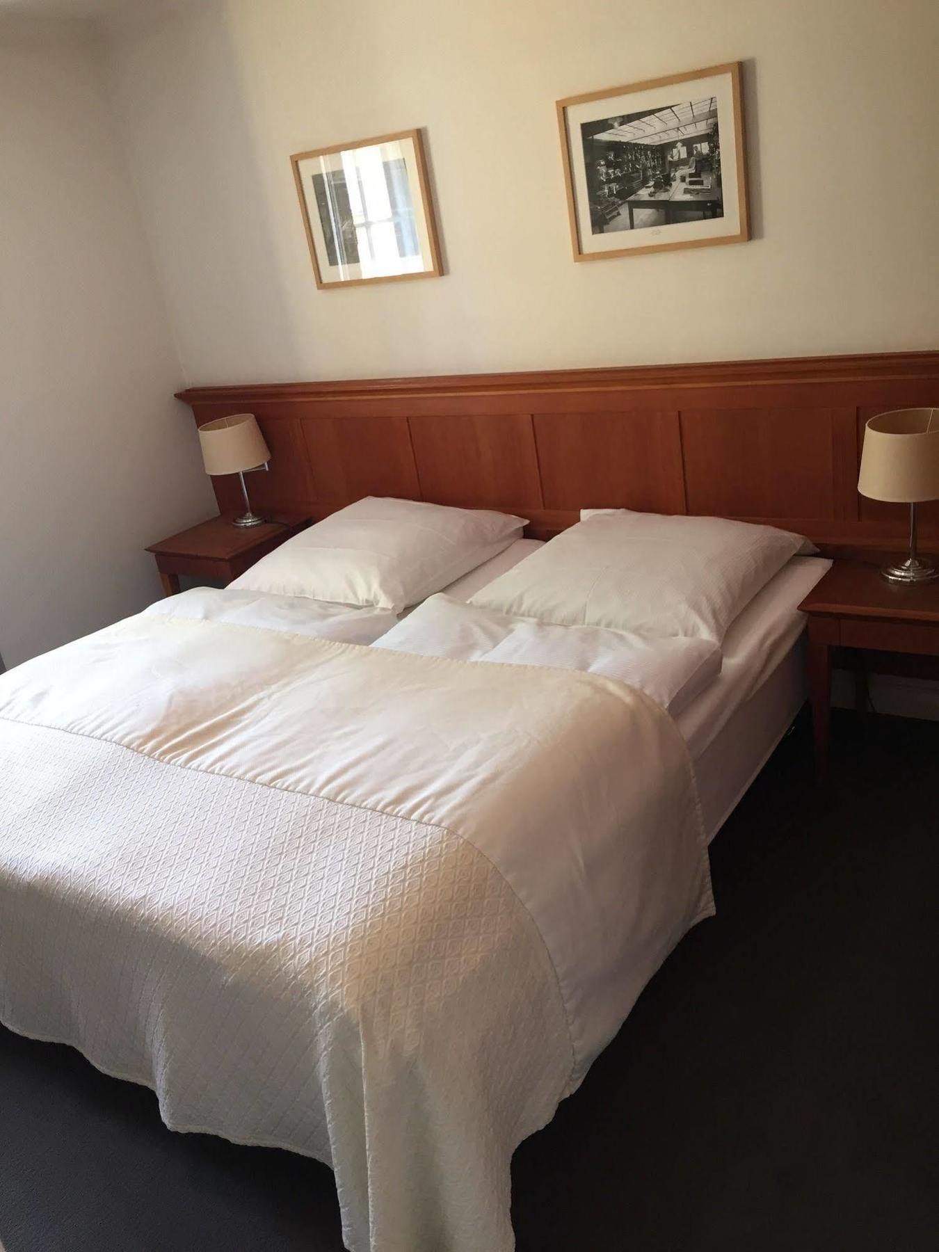 Hotel Vierseithof Luckenwalde Esterno foto