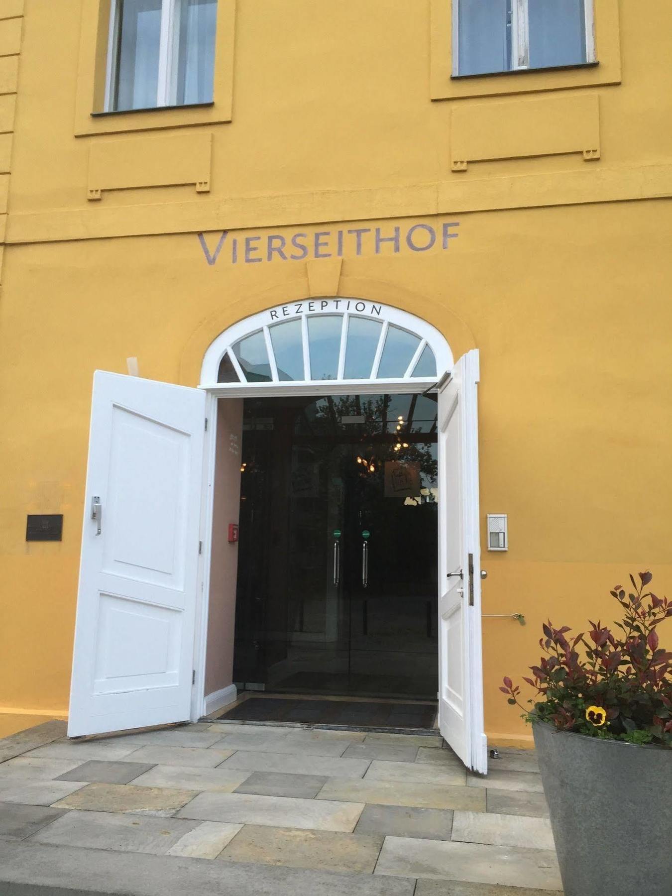 Hotel Vierseithof Luckenwalde Esterno foto