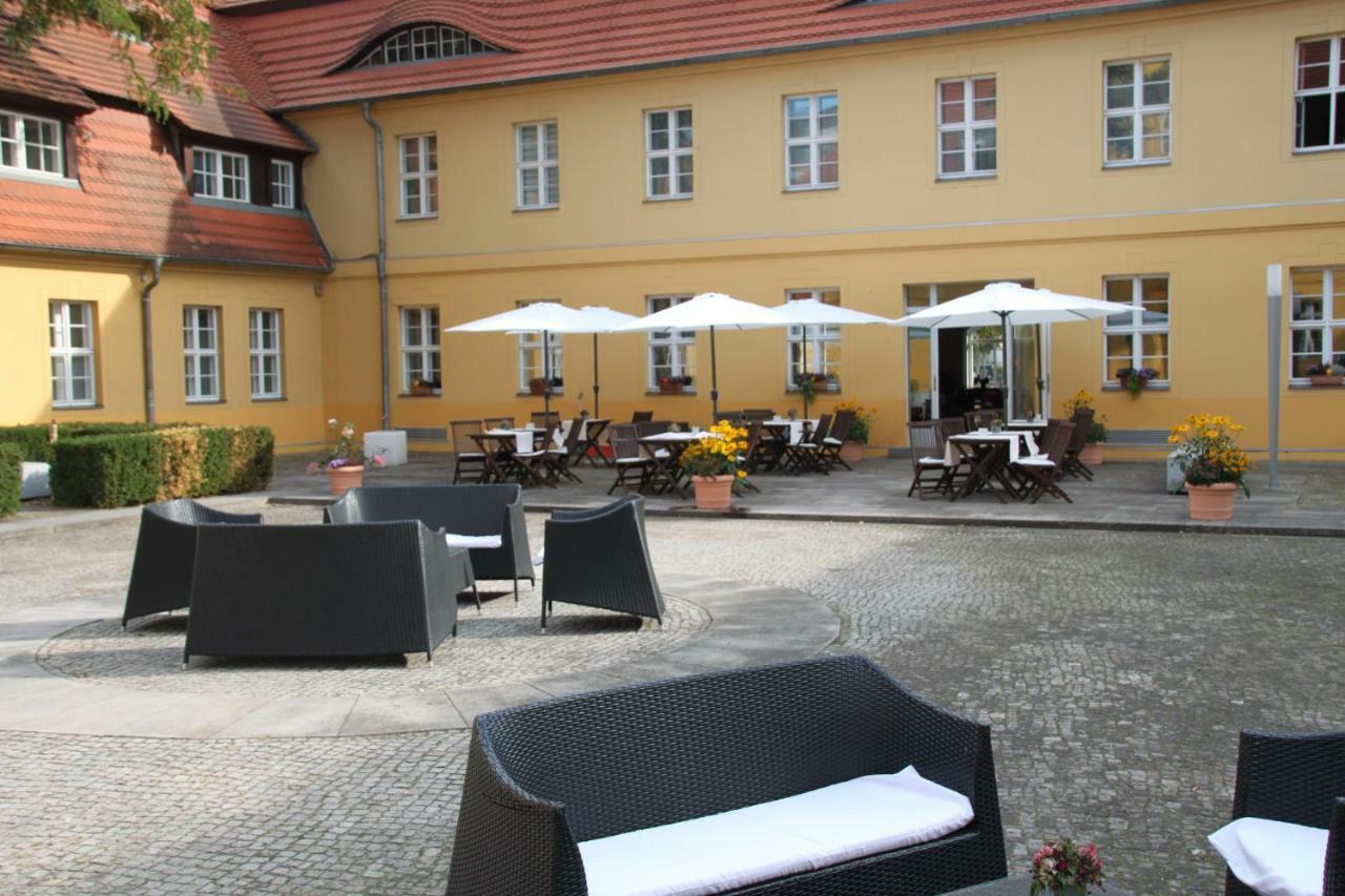 Hotel Vierseithof Luckenwalde Esterno foto
